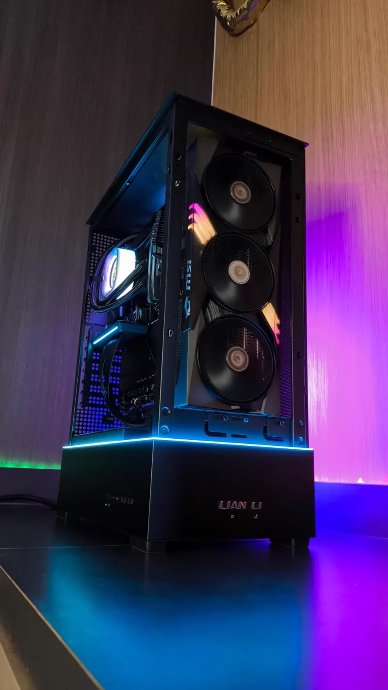 PC gamer Lian Li com placa de vídeo MSI e iluminação RGB montado pela Gear UP
